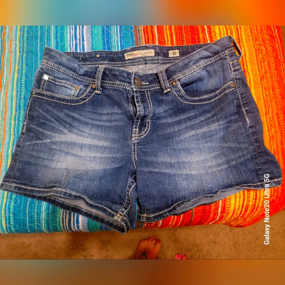 Womens size 32 bke shorts